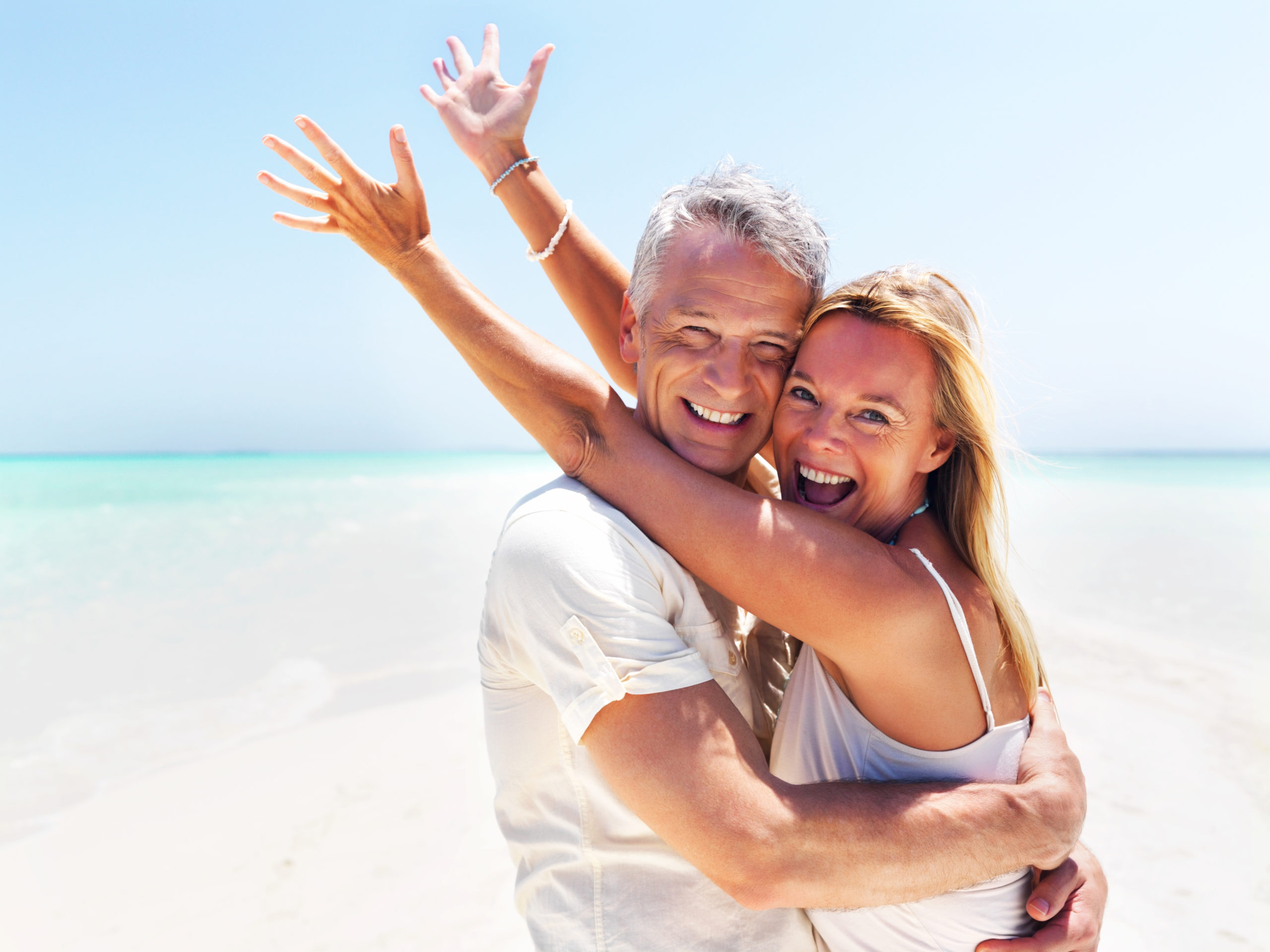 retired-couple-beach